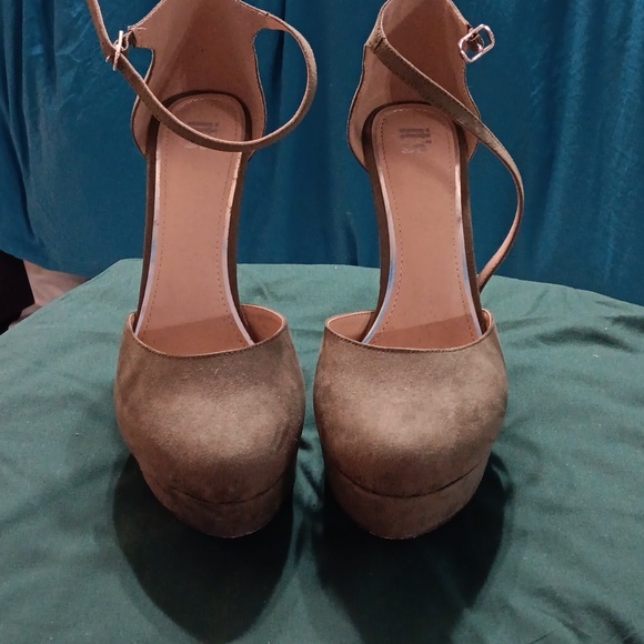 Heels - Army Green - Picture 2 of 6